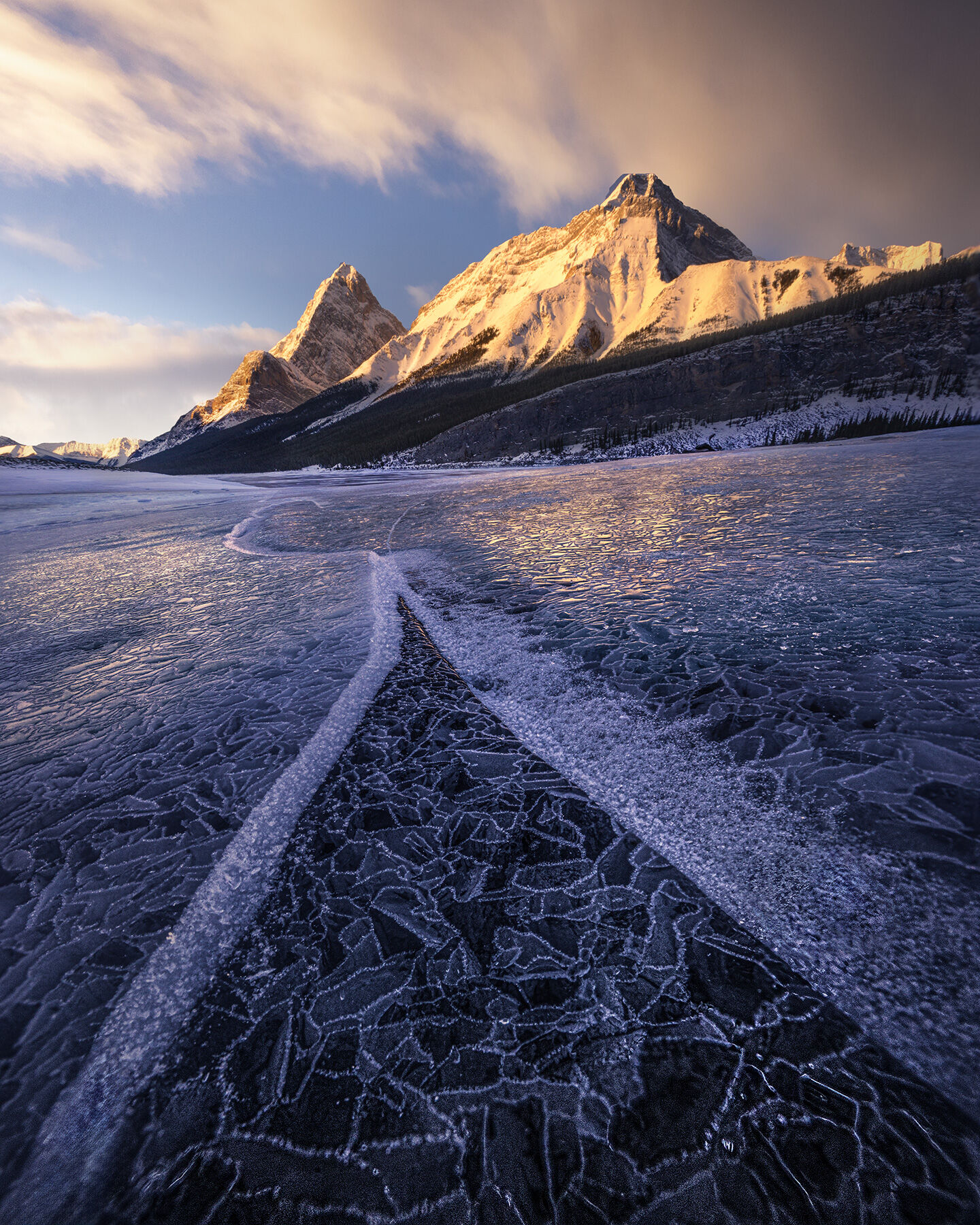 Unusual frost patterns that occur when warmth reaches ice without water underneath it and trapped oxogen expands inside.  We...