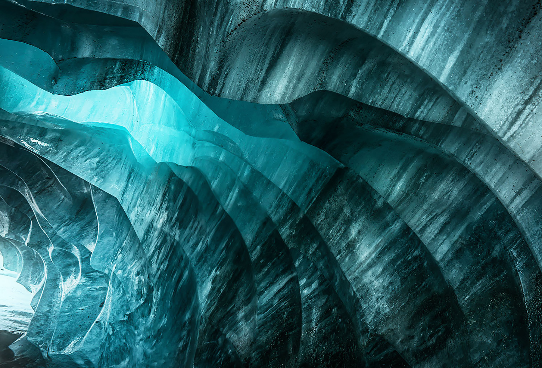 I was impressed at the similarities between slot canyons through Southwestern sandstone in the US and the side of this ice cave...
