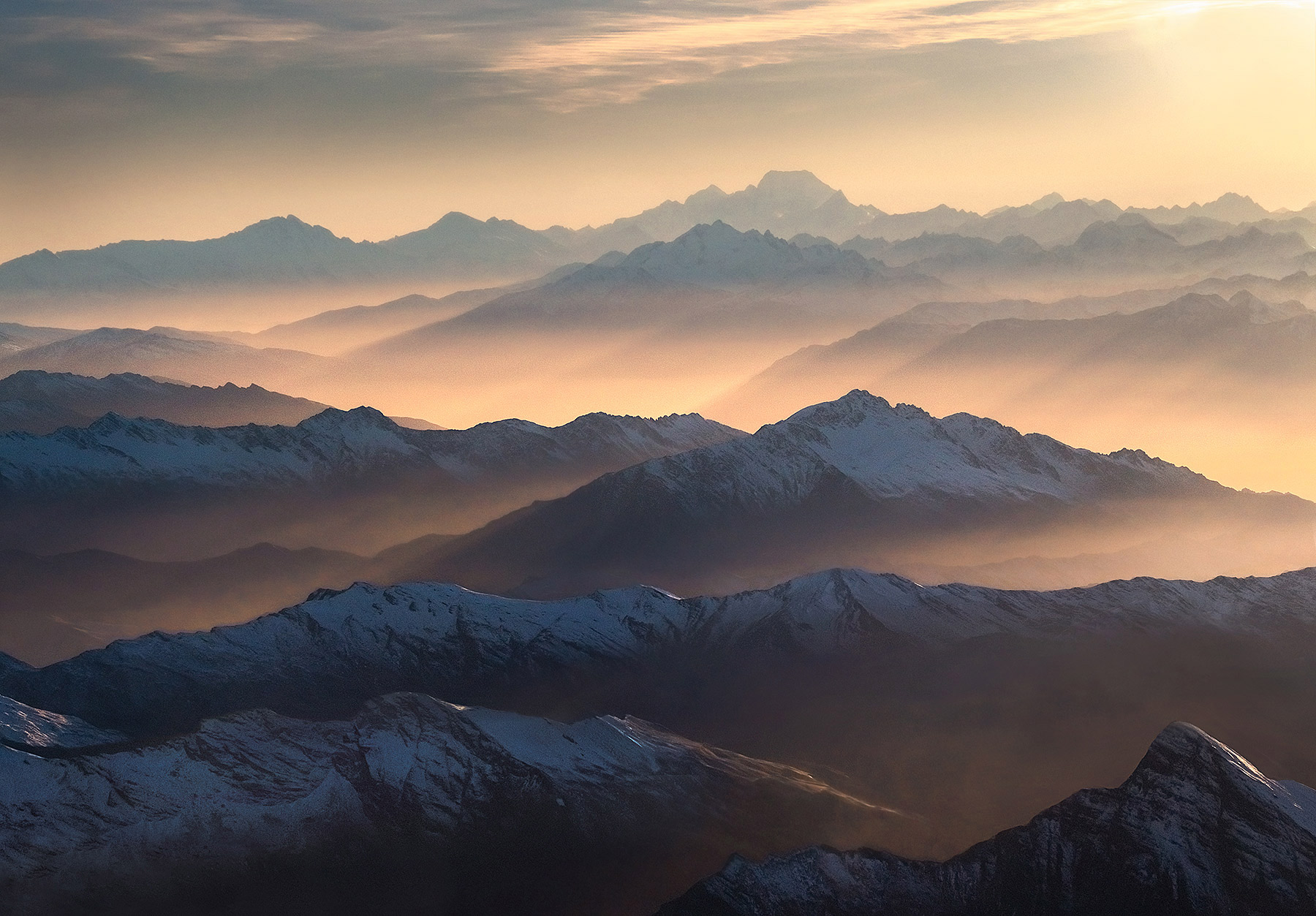 Layers of morning light over ranges of peaks below Mt.&nbsp;Cook, New Zealand.&nbsp;
