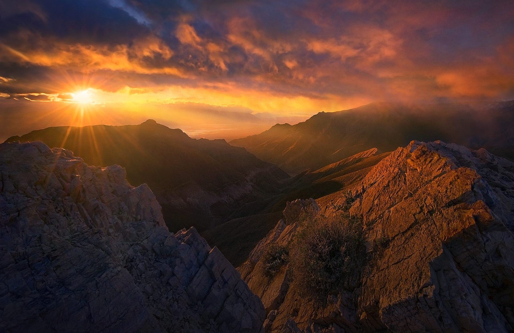 Some amazing light as the sky meets the sun over Death Valley.&nbsp;