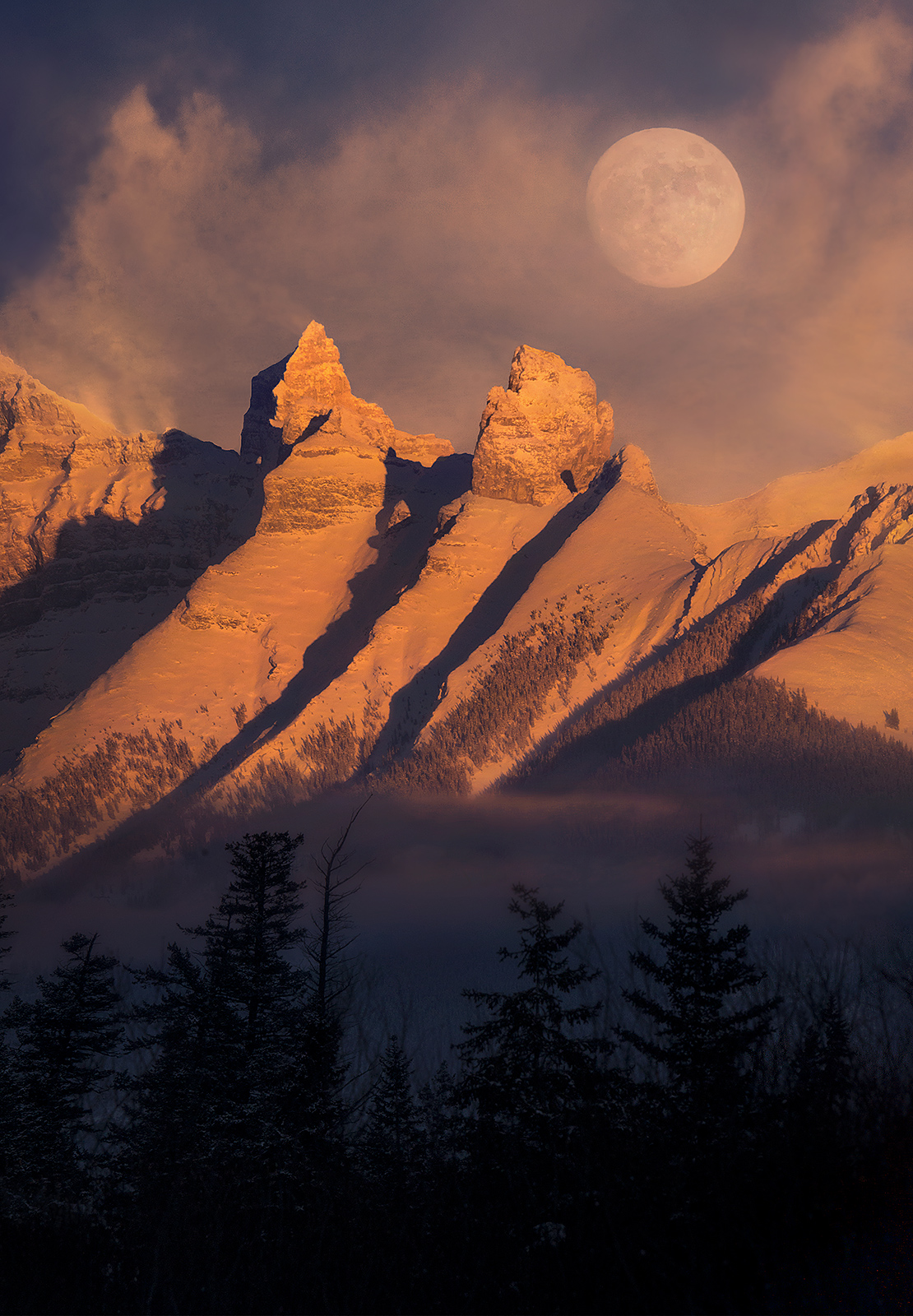 I was fortunate to have been able to make this image, showing&nbsp;the full&nbsp;moon rising&nbsp;over towering peaks outside...